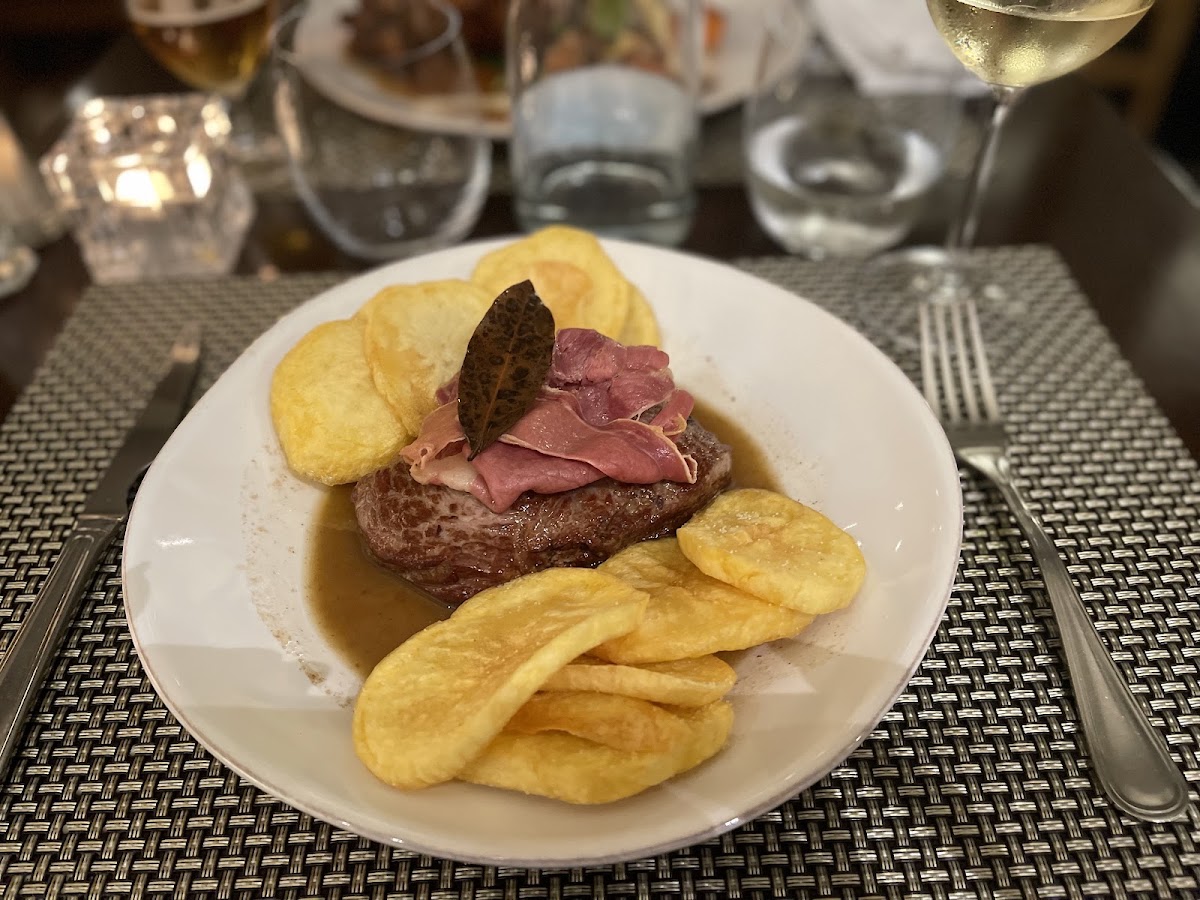 Bife e batatas fritas